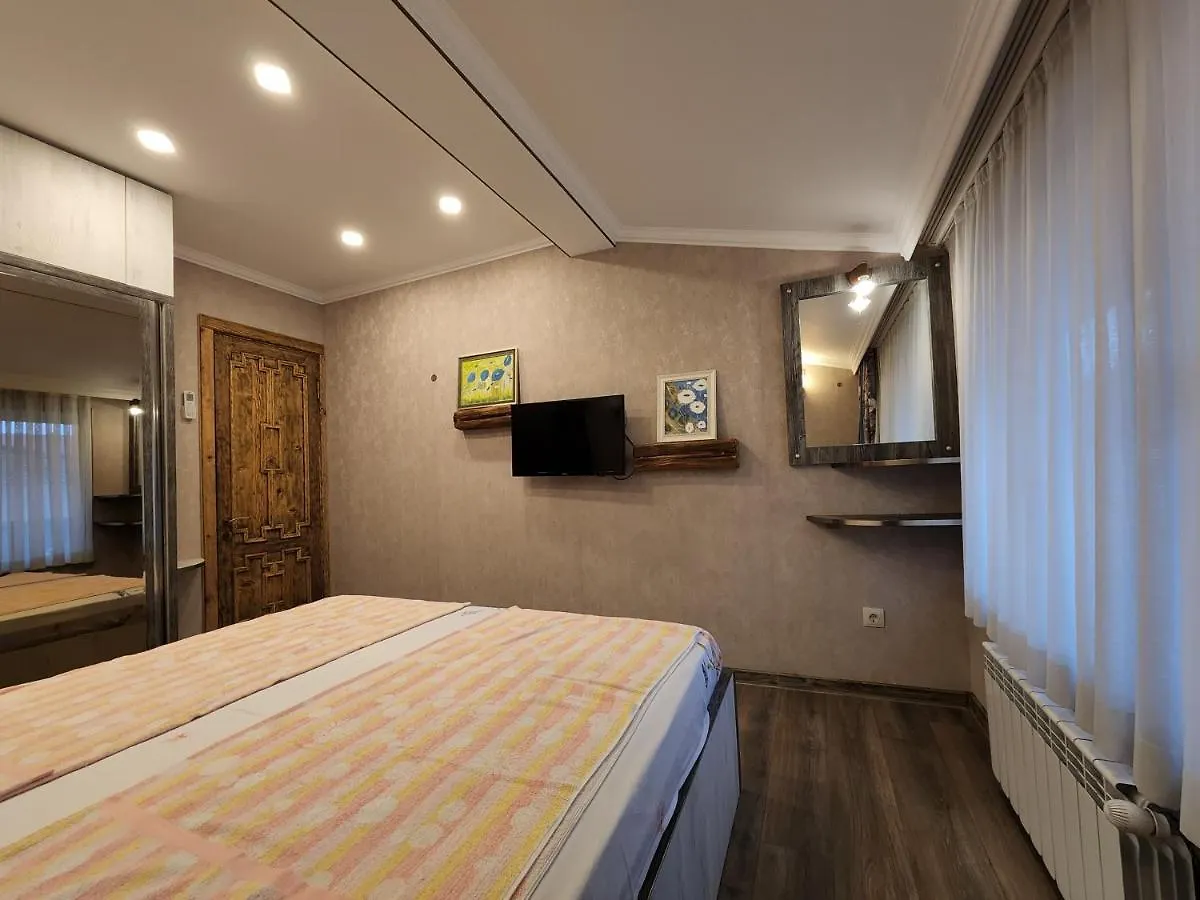 Archie'S Apartment In Old Town 바투미